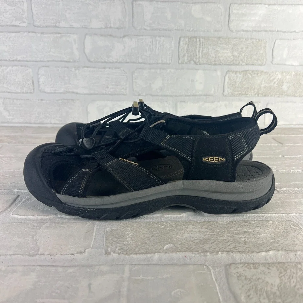 KEEN Closed Toe Water Sandal Mens‎ 10 Black Waterproof Hiking Trail Venice H2 43